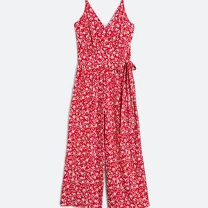NWT KAILEIGH KNIT CROP JUMPSUIT red and white floral. Never worn.